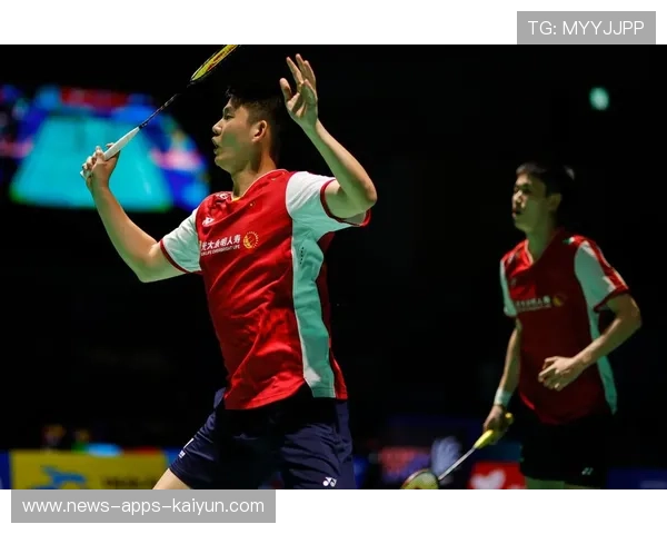 羽毛球场上的大对角穿越球惊艳所有观众 羽毛球场上的大对角穿越球惊艳所有观众